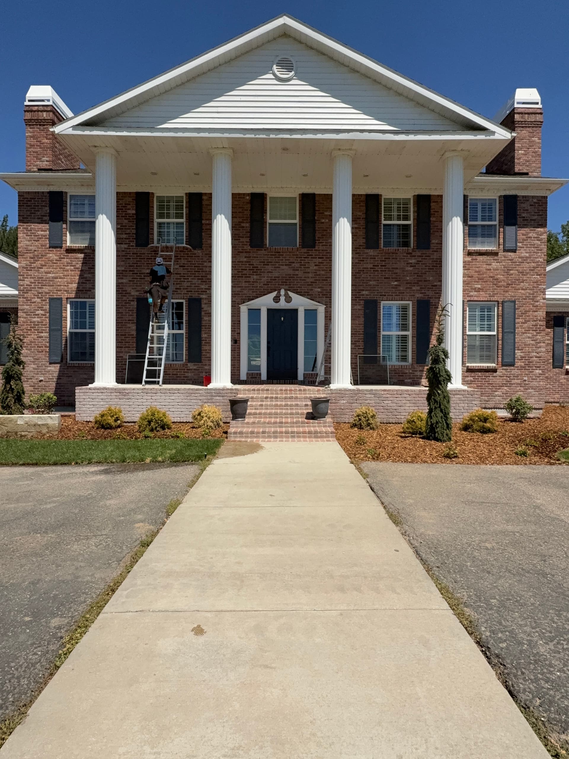 Streak-Free Window Cleaning on a Grand Star Home image